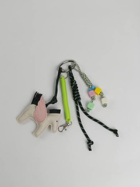 фото 456-53 Лошадь белая Обвесы на сумки Ludor 