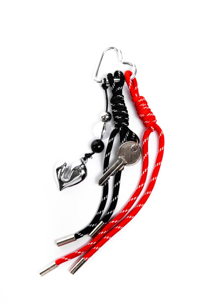 фото 447-08 Шнурок+ключ Обвесы на сумки Ludor красный-коричневый