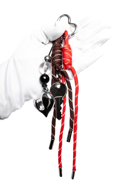 фото 447-08 Шнурок+ключ Обвесы на сумки Ludor красный-коричневый