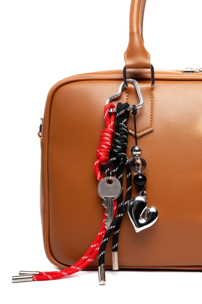 фото 447-07 Шнурок+ключ Обвесы на сумки Ludor черно-красный