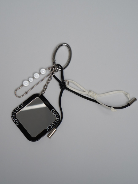 фото 449-99 Зеркало квадрат Обвесы на сумки  серебристый